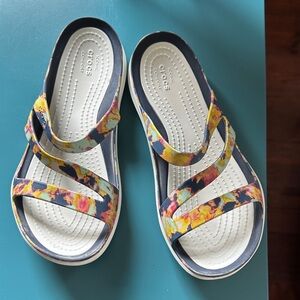 CROCS WOMENS STRAPPY CROC SANDALS Sz 6